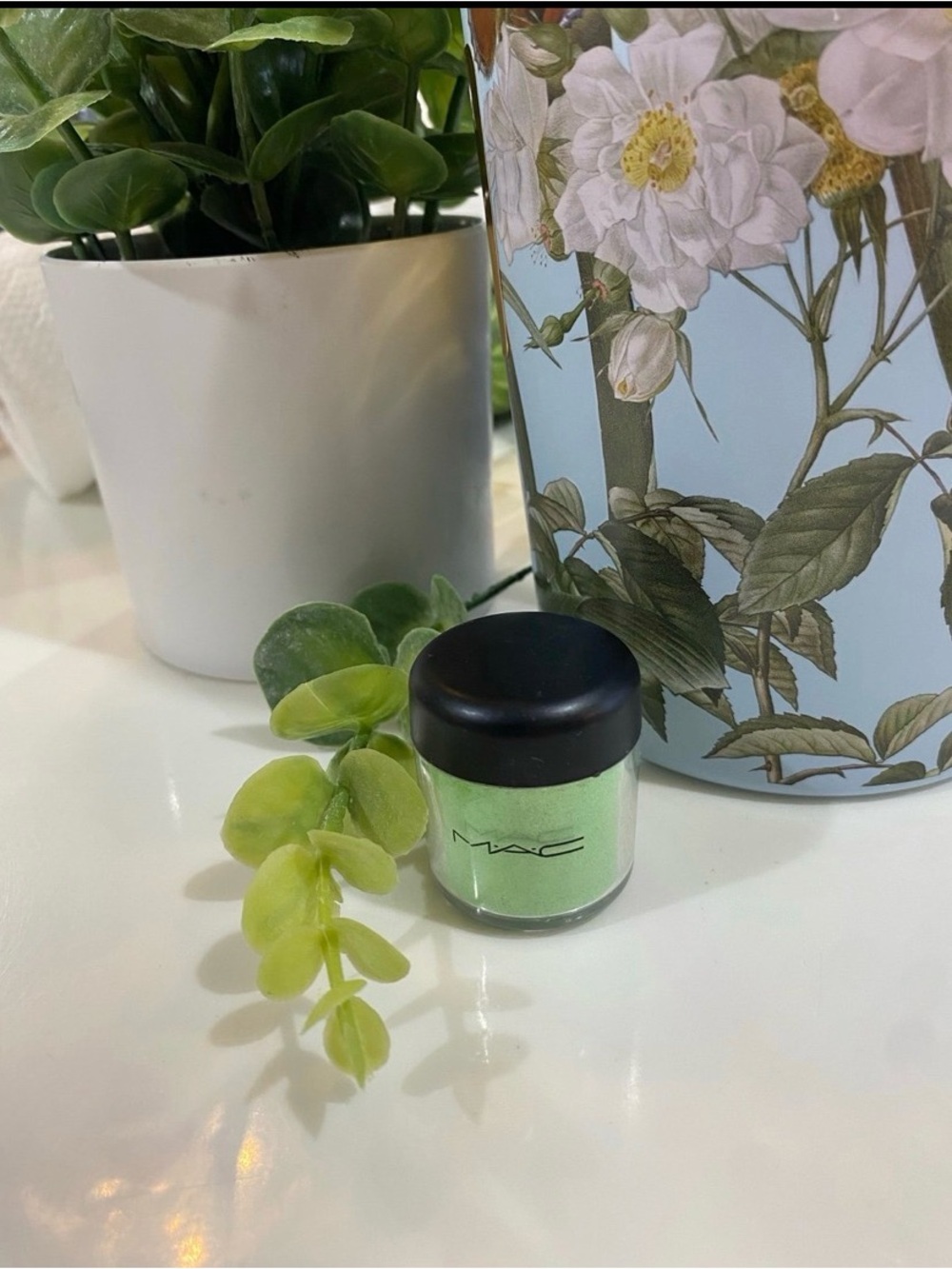 Mac Pigment Powder Iridescent Green Color